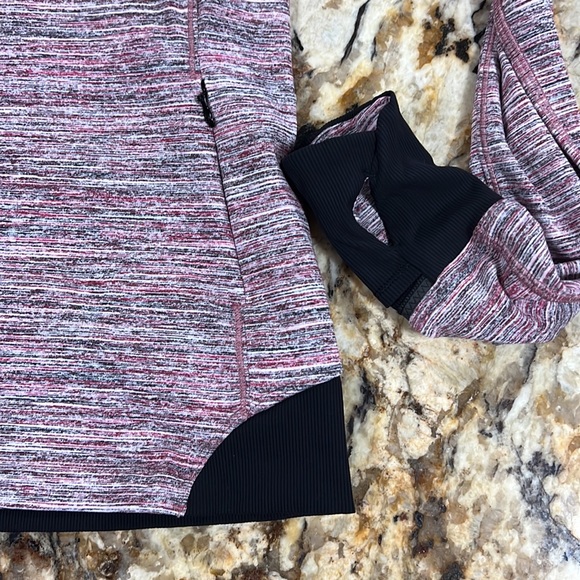 Lululemon Runderful 1/2 Zip Size 6 - Picture 4 of 11